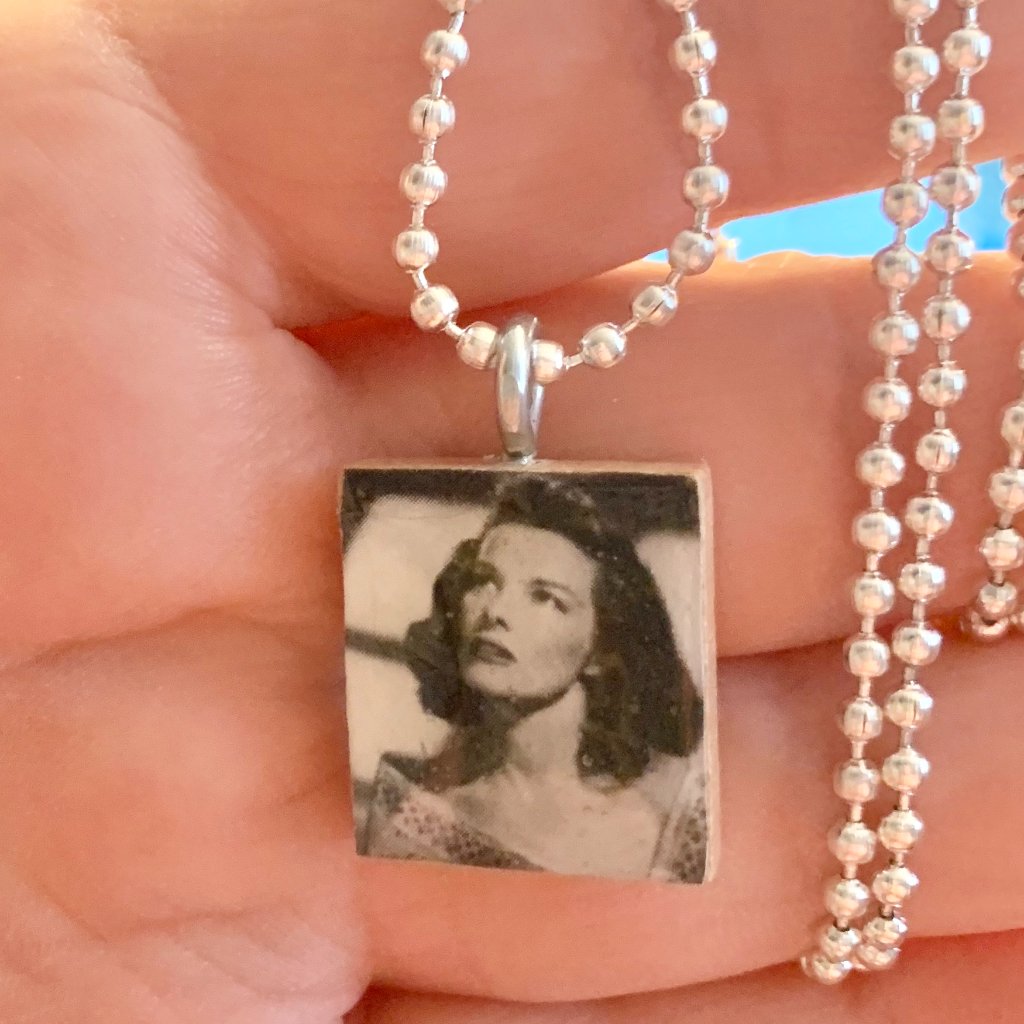 212420 Katherine Hepburn Scrabble Necklace 10$